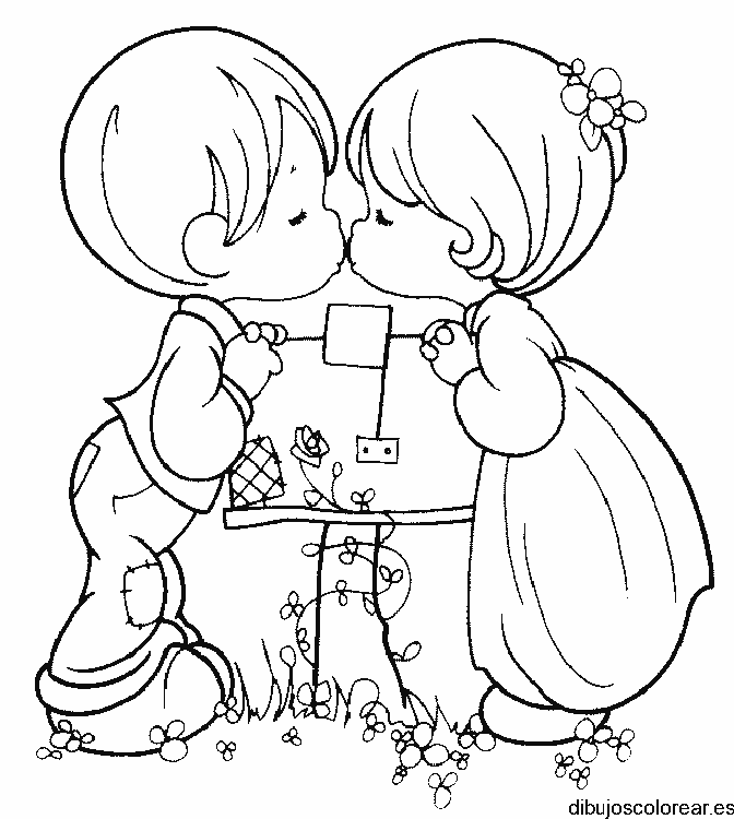 Dibujo de dos niños besándose para colorear