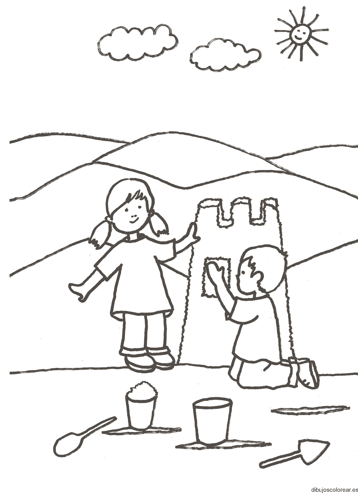 Dibujo de dos niños construyendo un castillo de arena para colorear