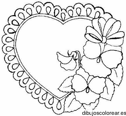 Dibujo de un corazón con flores para colorear