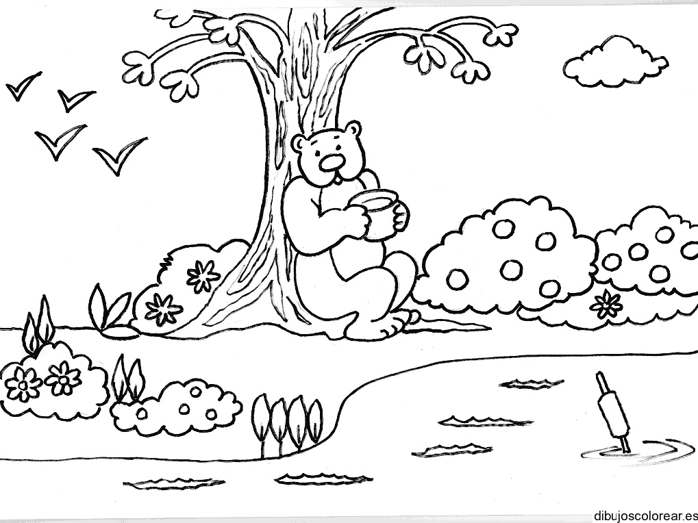 Dibujo de un oso jugando en el bosque para colorear