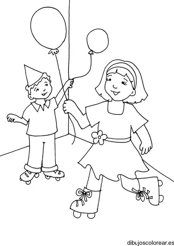 Niños juegan con globos para colorear
